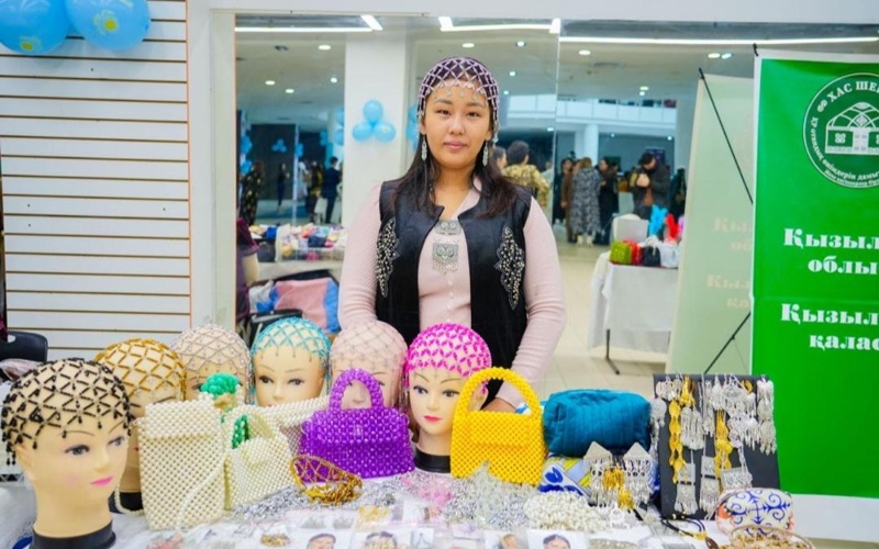 Astanadaǵy respýblıkalyq jármeńkege 100-ge jýyq qolónershi kelgen Astanadaǵy respýblıkalyq jármeńkege 100-ge jýyq qolónershi kelgen