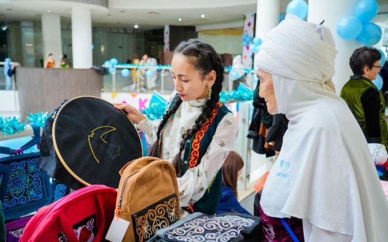 Около 100 ремесленников приехали на республиканскую ярмарку в Астану Около 100 ремесленников приехали на республиканскую ярмарку в Астану