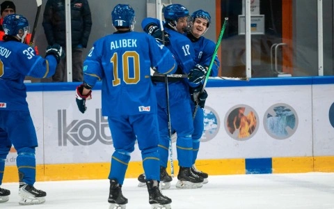 Казахстан сотворил сенсацию на молодежном чемпионате мира по хоккею
