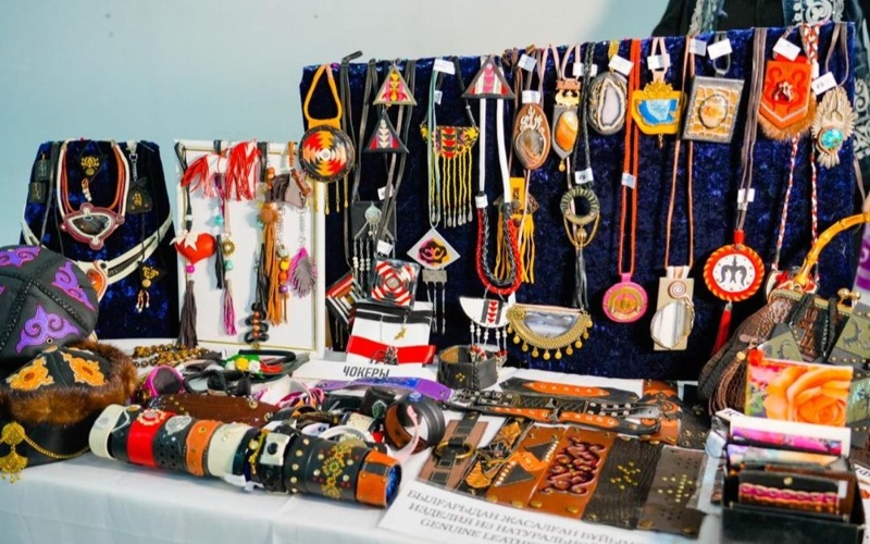 Astanadaǵy respýblıkalyq jármeńkege 100-ge jýyq qolónershi kelgen Astanadaǵy respýblıkalyq jármeńkege 100-ge jýyq qolónershi kelgen