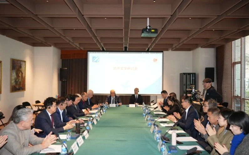 Beıjińde Qytaı-Qazaqstan ádebı konferentsııasy ótti – «Halyq gazeti» Beıjińde Qytaı-Qazaqstan ádebı konferentsııasy ótti – «Halyq gazeti»