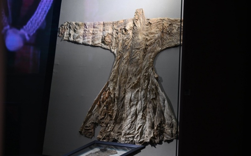 Dástúrli mońǵol kıimi men áshekeıleri Dástúrli mońǵol kıimi men áshekeıleri