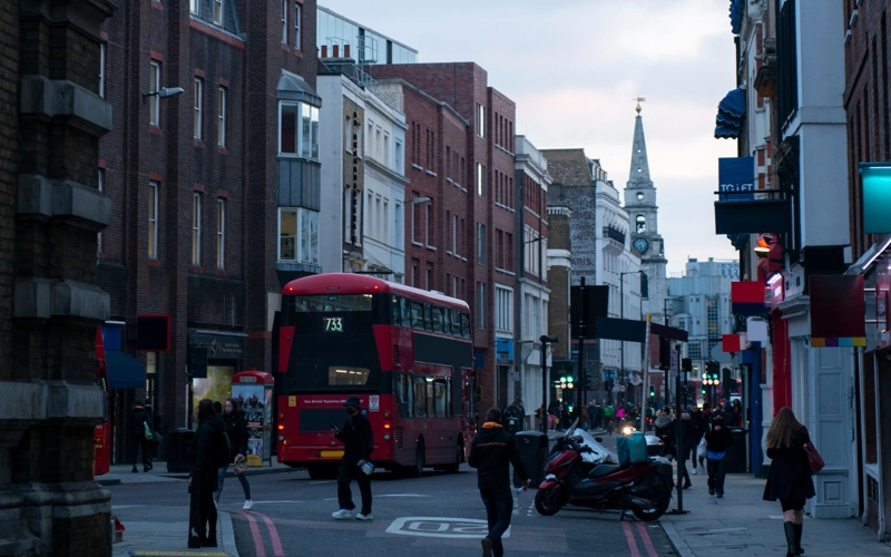 Цены на жилье в Великобритании снижаются второй месяц подряд