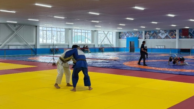 Спорткомплекс с общежитием открыли в отдаленном селе Лепсы области Жетысу Спорткомплекс с общежитием открыли в отдаленном селе Лепсы области Жетысу