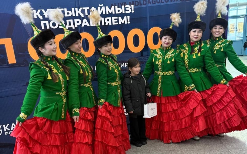 Aqtóbe áýejaıy mıllıonynshy jolaýshyny qarsy aldy Aqtóbe áýejaıy mıllıonynshy jolaýshyny qarsy aldy