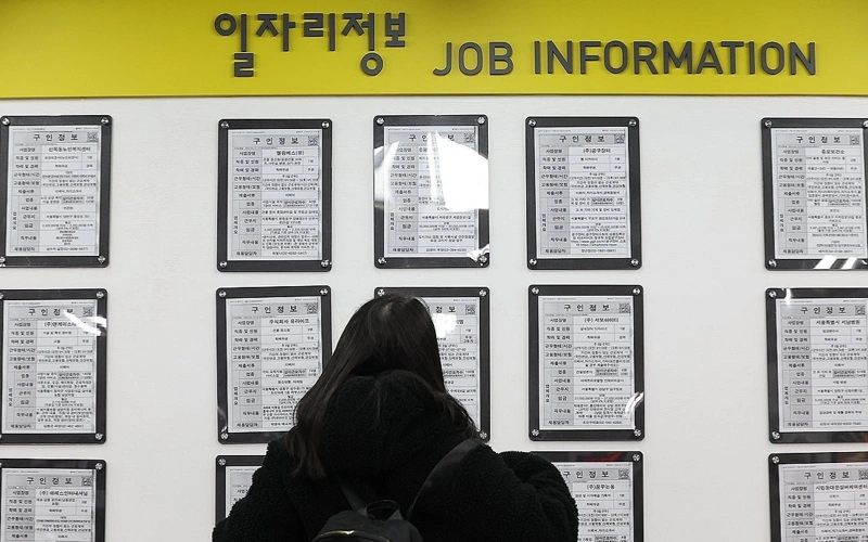 One-third of S. Korean youth happy with work, wage levels: report