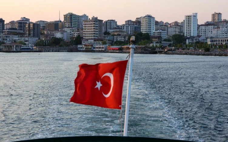 Мраморное море в Турции отступило на 20 метров от берега