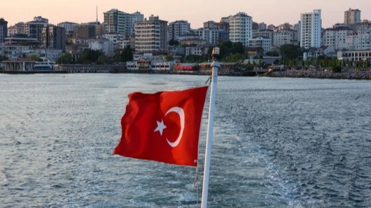 Түркияның Мәрмәр теңізі жағалаудан 20 метрге шегінген