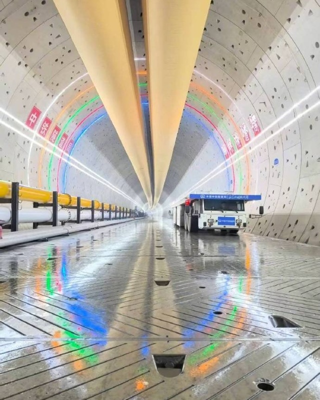 World's largest high-speed-rail tunneling machine passes 10,000m beneath China's Yangtze