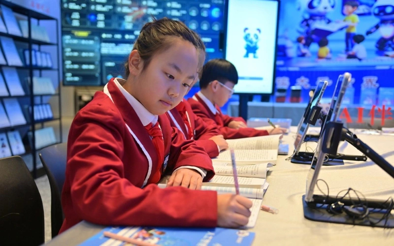 Китай начнет поощрять всеобщее чтение