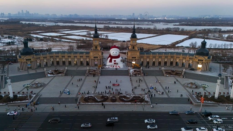 Крупнейший в мире ледово-снежный тематический парк открывается в Китае