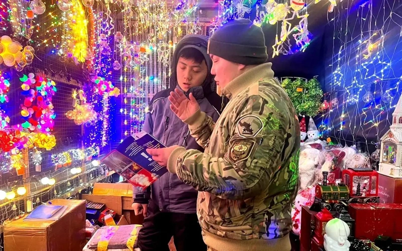 петарды, салюты, фейерверки