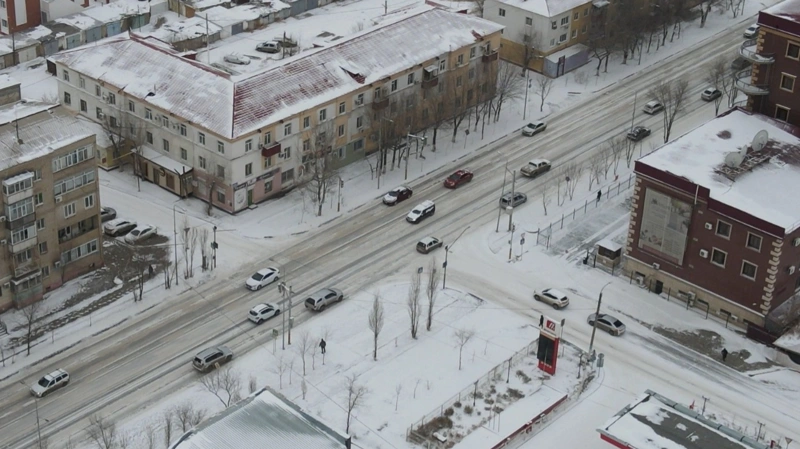 Атырауда 3 мыңнан астам шетелдік нөмір таққан автокөлік айып тұрағына қойылған