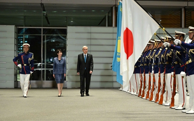 Japonııa Premer-mınıstriniń ofısinde Prezıdent Qasym-Jomart Toqaevty saltanatty qarsy alý rásimi ótti