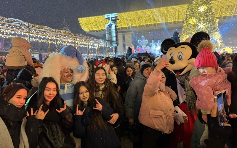 Главную елку зажгли в Алматы