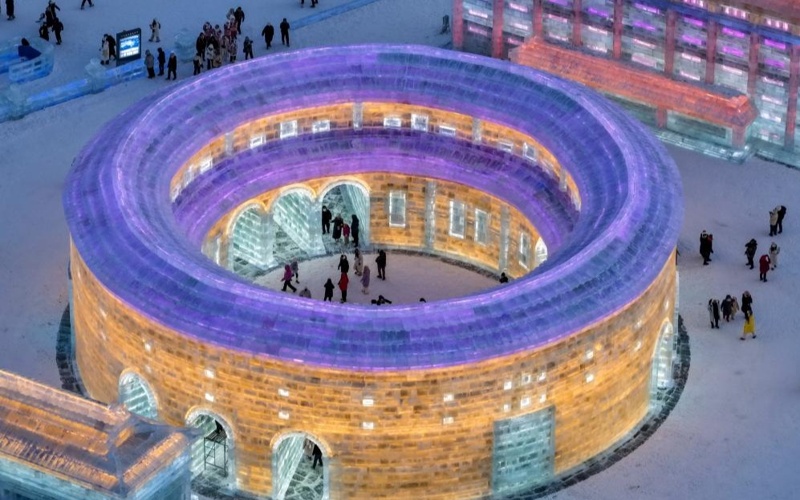 Әлемдегі ең ірі мұз бен қардан жасалған саябақ
