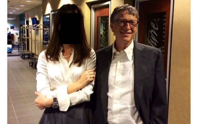 Bıll Geıts, &laquo;Lolıta&raquo;: demokraty opýblıkovalı novye fotografıı ız&nbsp;arhıva Epshteına