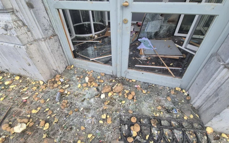 После протестов фермеров в Брюсселе вывезли более 50 тонн мусора