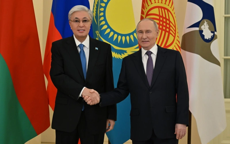 President Tokayev arrives at meeting of Supreme Eurasian Economic Council