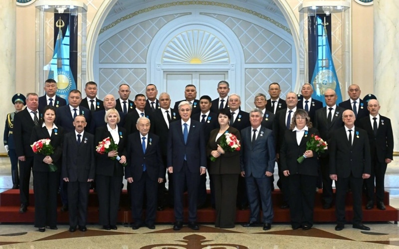 Президент Казахстана вручил госнаграды энергетикам
