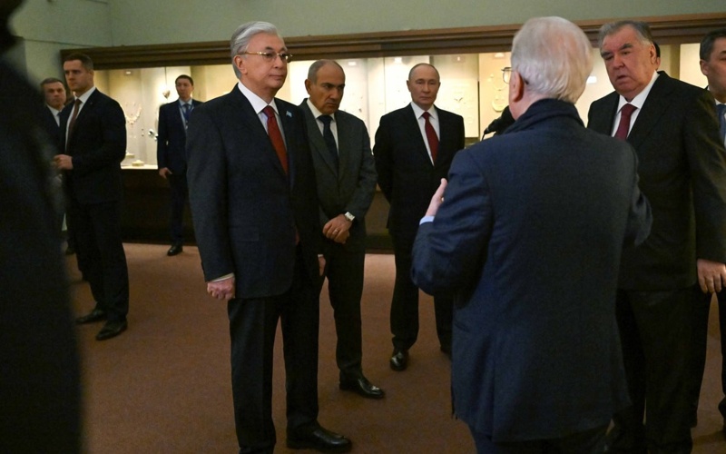 Mártebeli meımandarǵa mýzeıde ekskýrsııa júrgizildi