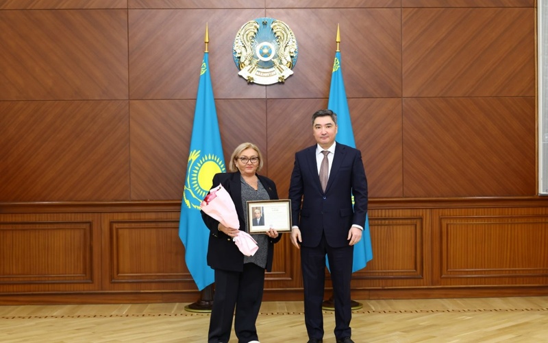 Бектенов Сурдлимпиада ойындарының жүлдегерлері мен жаттықтырушыларына наградалар табыс етті