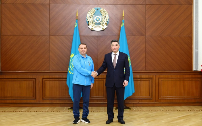 Бектенов Сурдлимпиада ойындарының жүлдегерлері мен жаттықтырушыларына наградалар табыс етті