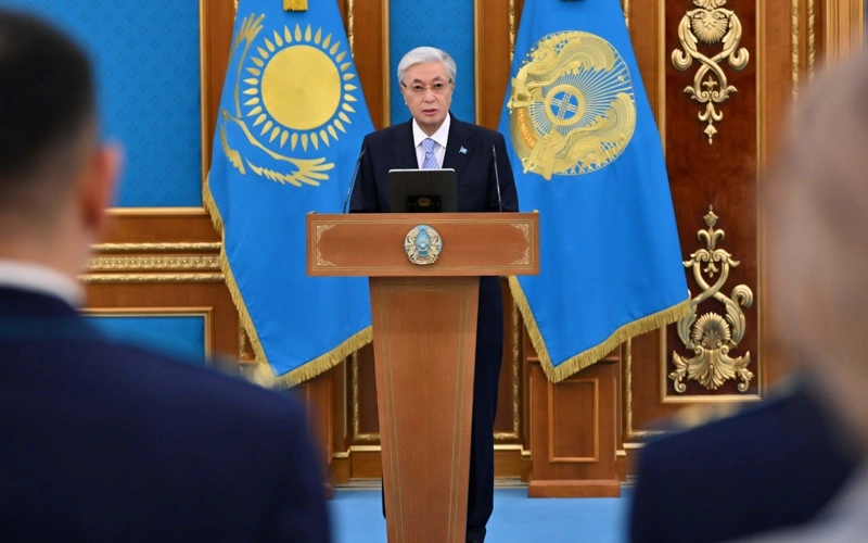 President hands over keys to apartments to employees of Prosecutor General's Office, State Guard Service, and MIA 