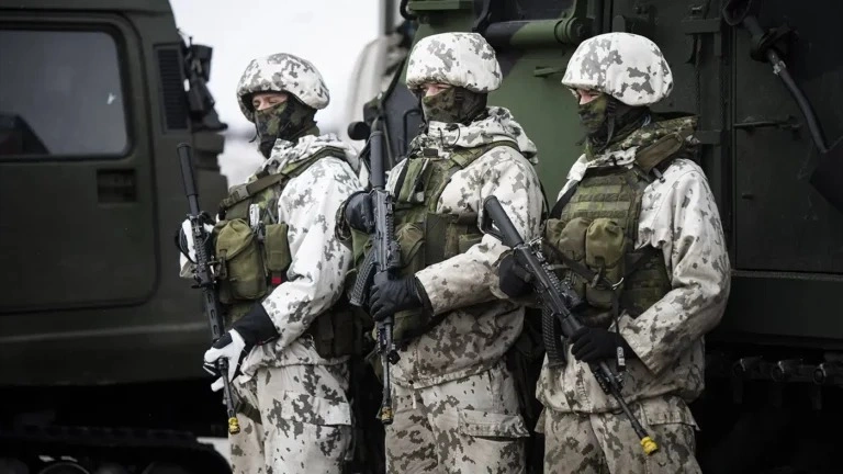 Финляндия повышает предельный возраст резервистов до 65 лет