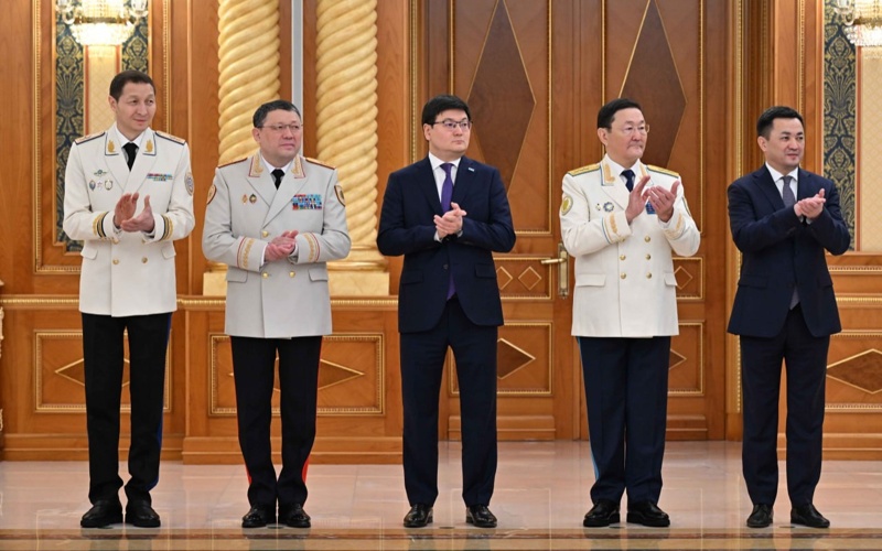 President hands over keys to apartments to employees of Prosecutor General's Office, State Guard Service, and MIA 