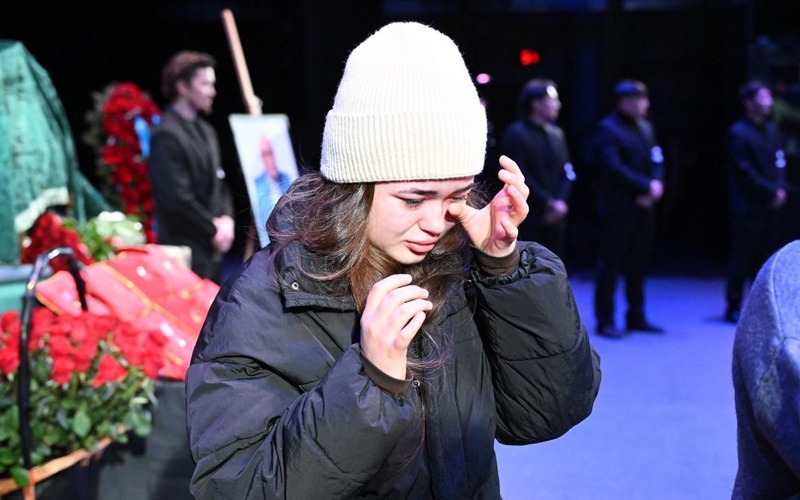 Almatyda &laquo;qazaqtyń Bekejanyn&raquo; aqtyq saparǵa shyǵaryp saldy 