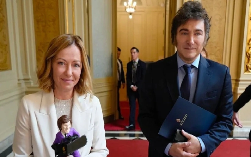 Туфли из питона и iPad Зеленского: что выставила премьер-министр Италии Джорджа Мелони на аукцион 