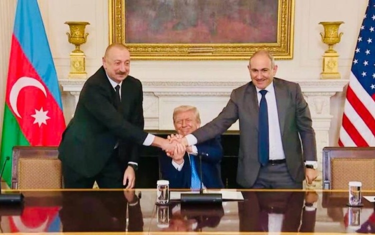 Ереван и Баку подписали документы при посредничестве Трампа