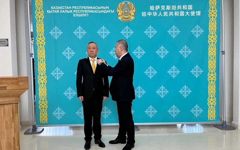 President of Beijing Language and Culture University honored with Kazakhstan’s Dostyq Order 