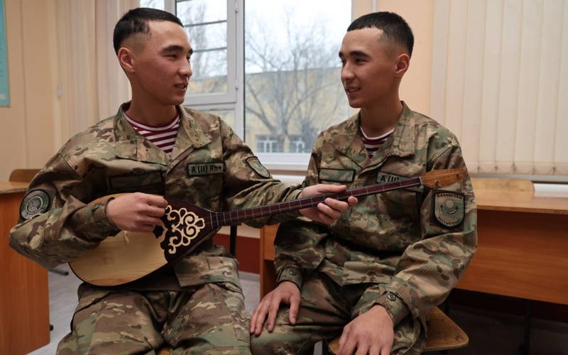 Ұлттық ұлан сапында төрт егіз әскери борышын өтеп жүр