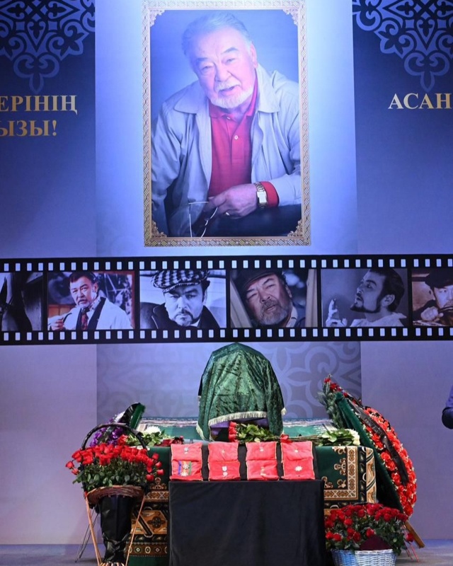 Almatyda &laquo;qazaqtyń Bekejanyn&raquo; aqtyq saparǵa shyǵaryp saldy 