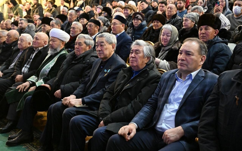 Almatyda &laquo;qazaqtyń Bekejanyn&raquo; aqtyq saparǵa shyǵaryp saldy 