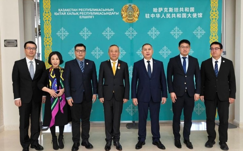 Бейжің тіл және мәдениет университетінің президенті ІІ дәрежелі «Достық» орденімен марапатталды Бейжің тіл және мәдениет университетінің президенті ІІ дәрежелі «Достық» орденімен марапатталды