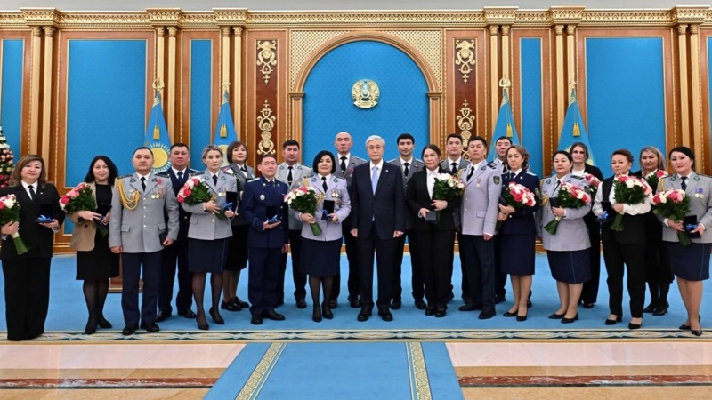 President hands over keys to apartments to employees of Prosecutor General's Office, State Guard Service, and MIA 