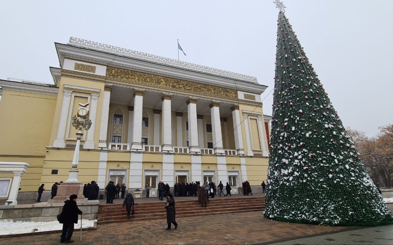 Алматыда Асанәлі Әшімовпен қоштасу рәсімі өтіп жатыр Алматыда Асанәлі Әшімовпен қоштасу рәсімі өтіп жатыр