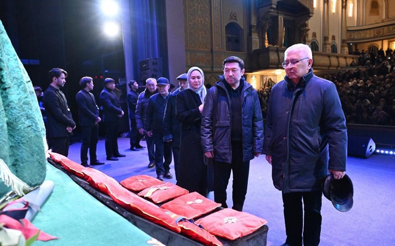 Almatyda &laquo;qazaqtyń Bekejanyn&raquo; aqtyq saparǵa shyǵaryp saldy 