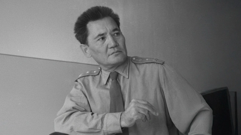 Бауыржан Момышулы