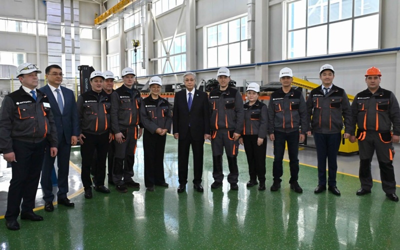 Президент ознакомился с производством бронированных машин в Астане