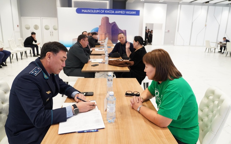 Túrkistan oblysy ákiminiń turǵyndardy qabyldaýy Túrkistan oblysy ákiminiń turǵyndardy qabyldaýy