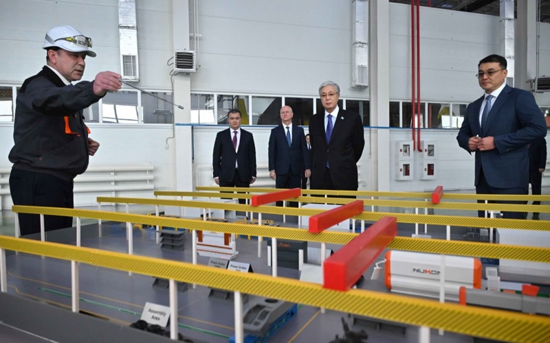 Президент ознакомился с производством бронированных машин в Астане