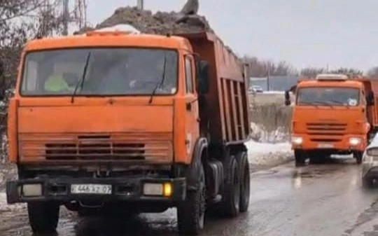 Жители Уральска возмущены вывозом снега в водоохранную зону