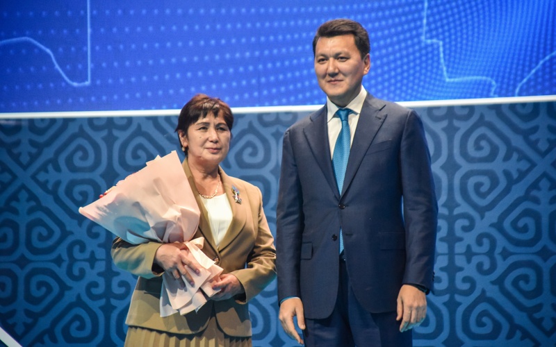 1300-ге жуық жұмысшы маман мемлекеттік мараптқа ие&nbsp;болды