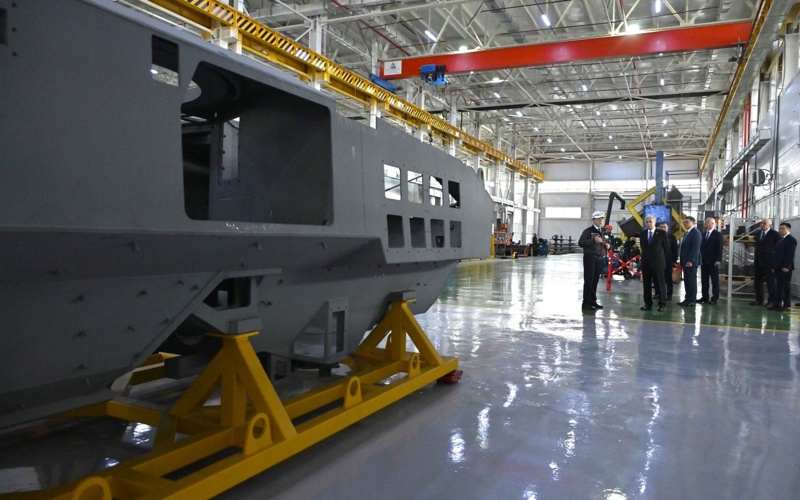 Президент Besqaru зауытымен танысты 