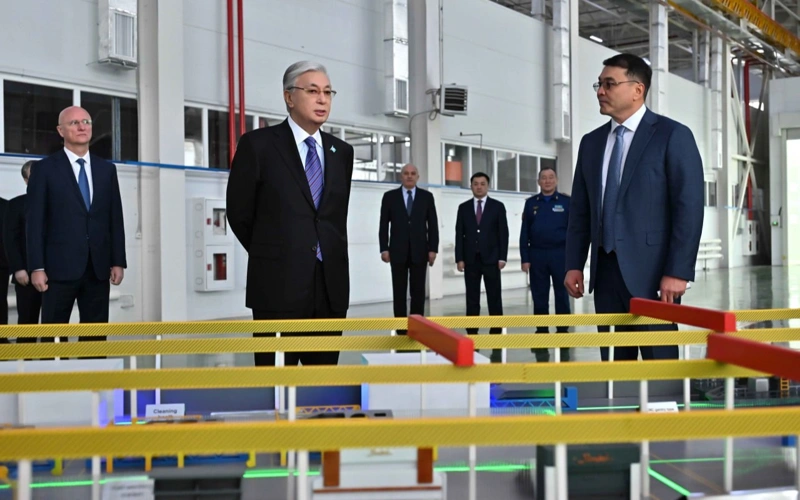 Президент ознакомился с производством бронированных машин в Астане