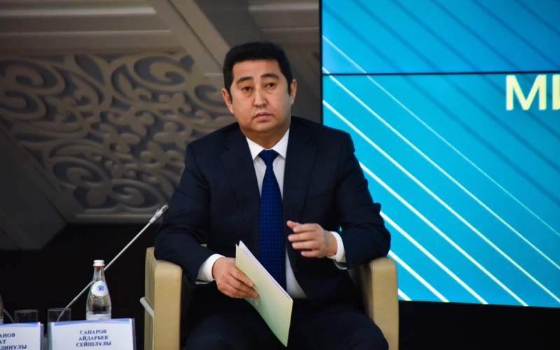 Айдарбек Сапаров